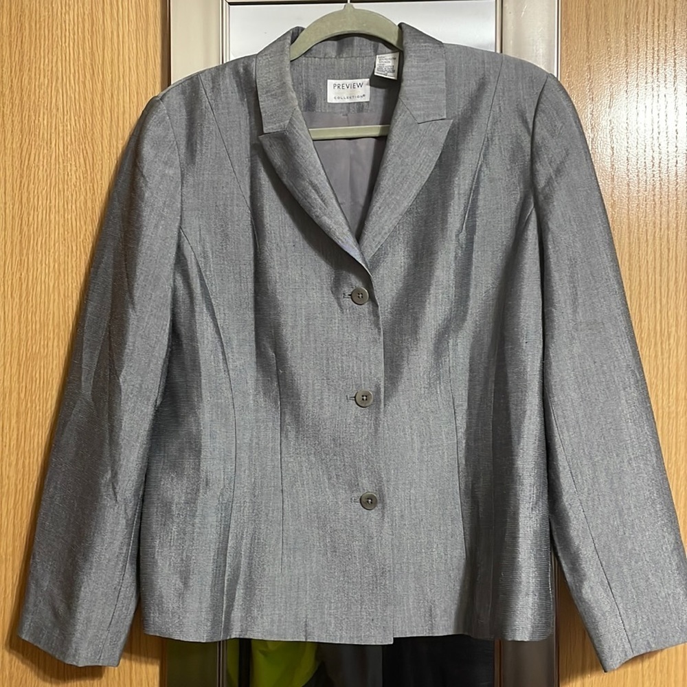 Vintage Preview Collection grey lined wool blend blazer size 14. 3 button front